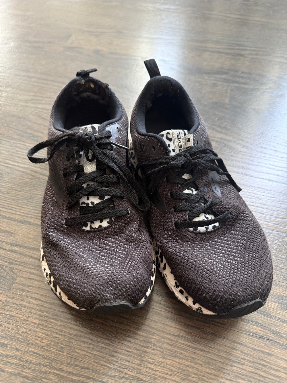 Brooks women’s Black Athletic Sneakers with Patterned Accents